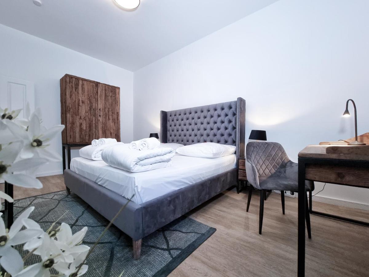 Alpha Apartment *
